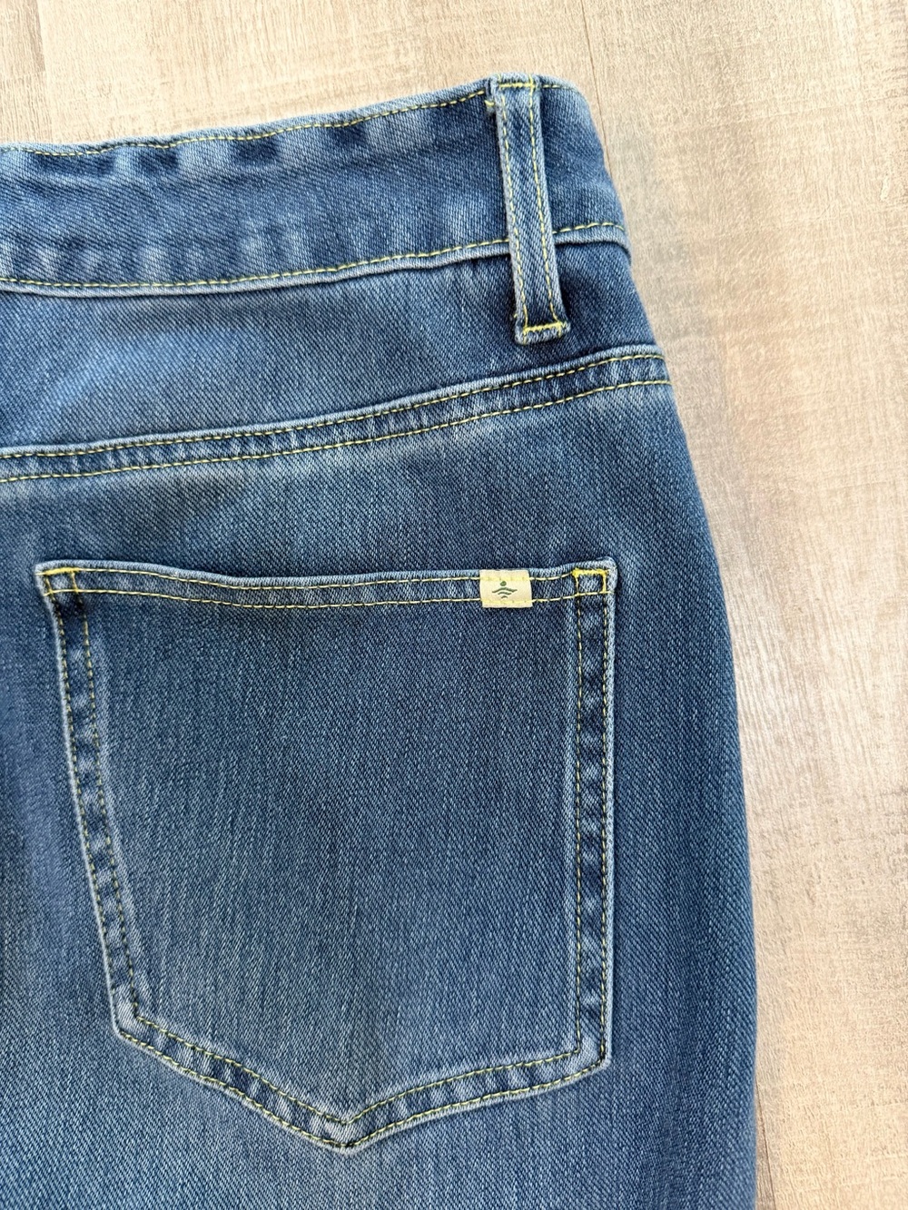 Halara Women’s Petite L Pull-On Stretch Jeans Straight Leg Medium Wash - Picture 7 of 9